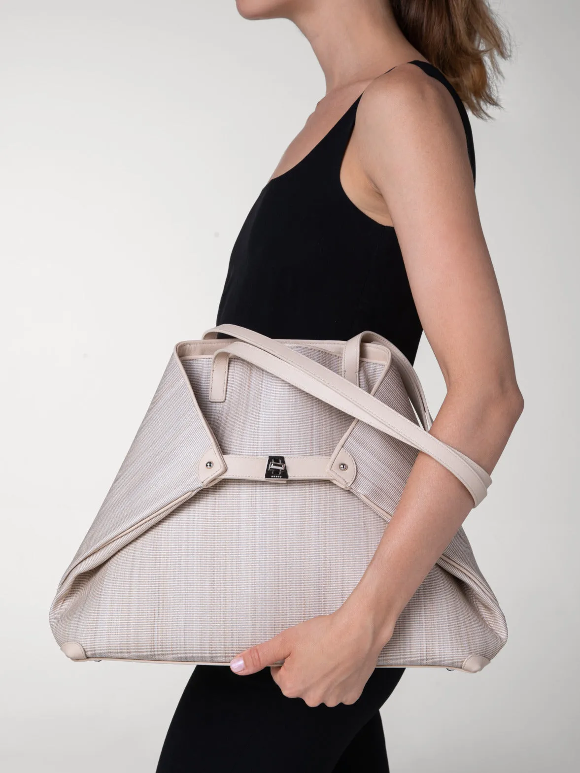 Ai Medium Shoulder Tote