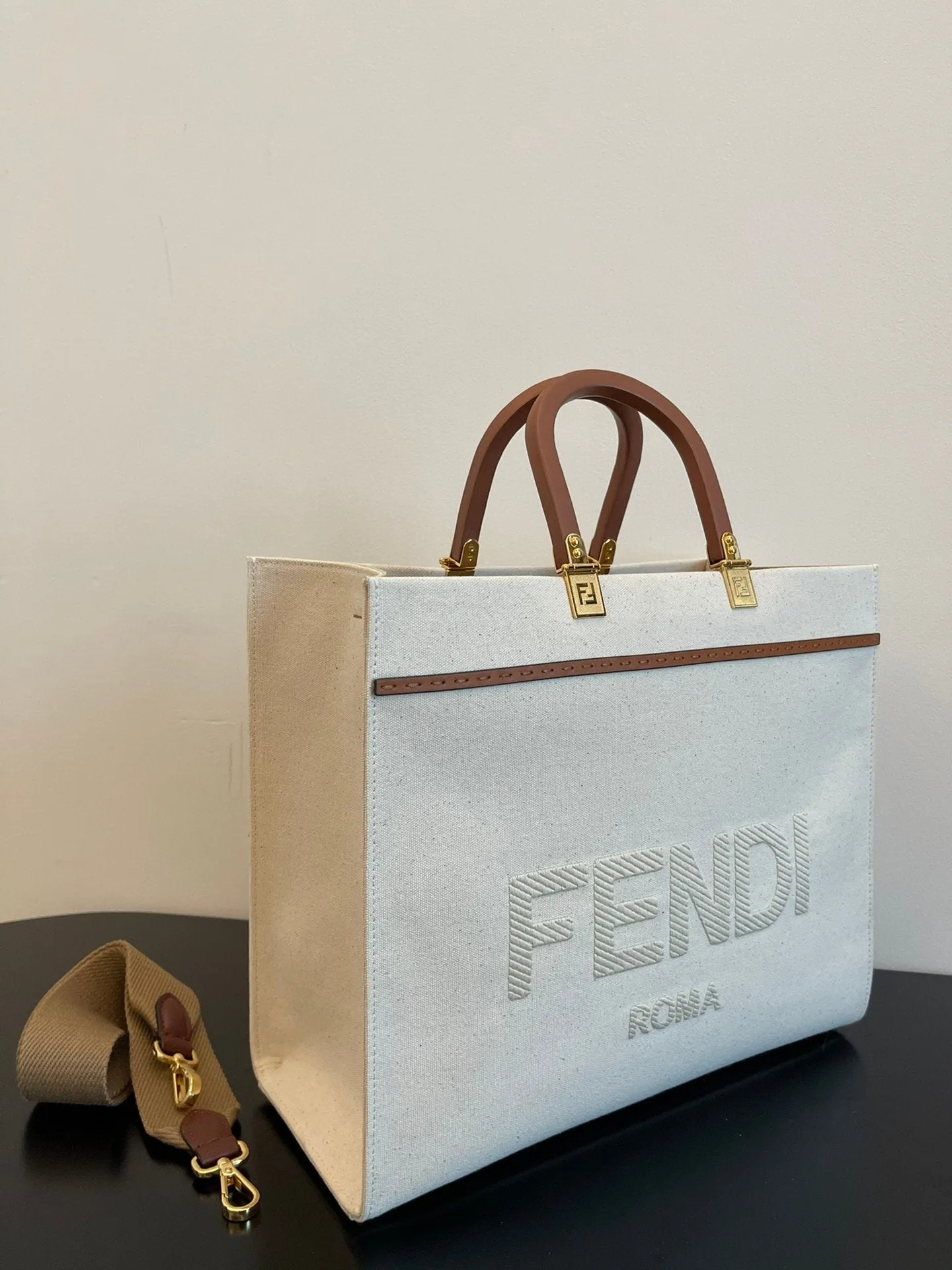FI Sunshine Medium Tote Bag Light Grey Canvas For Women, Women&#8217;s Bags, Shoulder Bags 13.8in/35cm FF 8BH386
