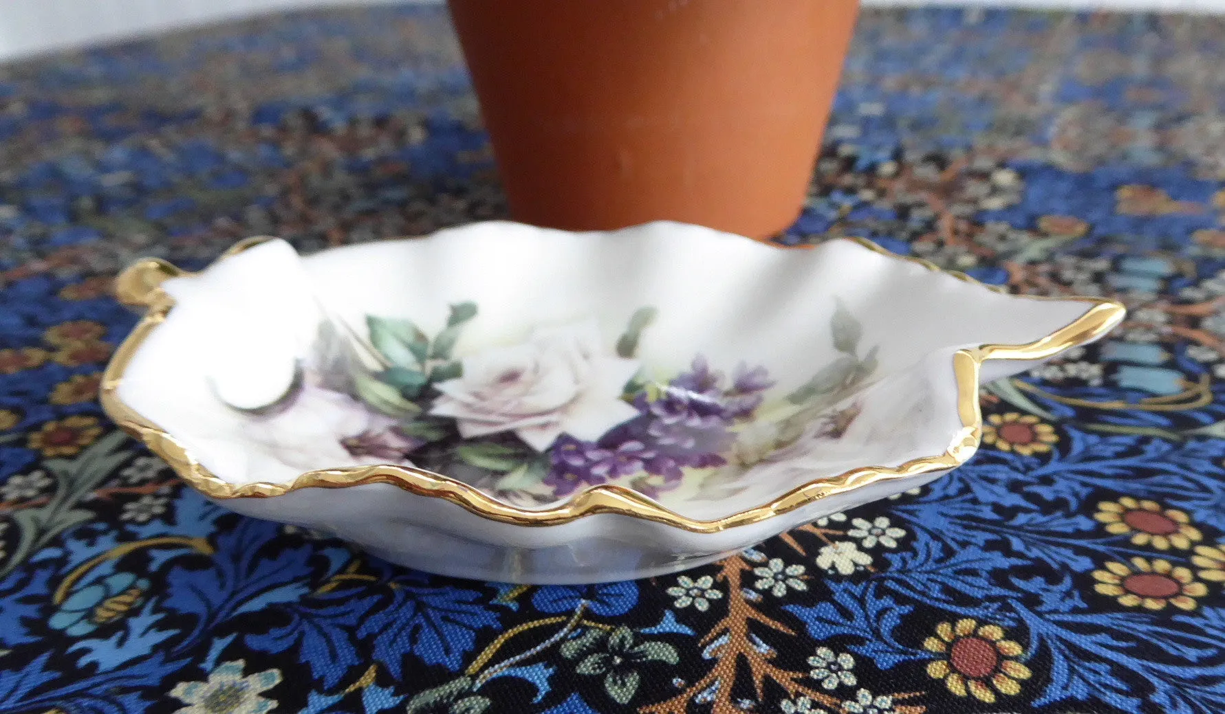 Royal Patrician Leaf Shape Tea Bag Caddy White Roses Violets England Bone China