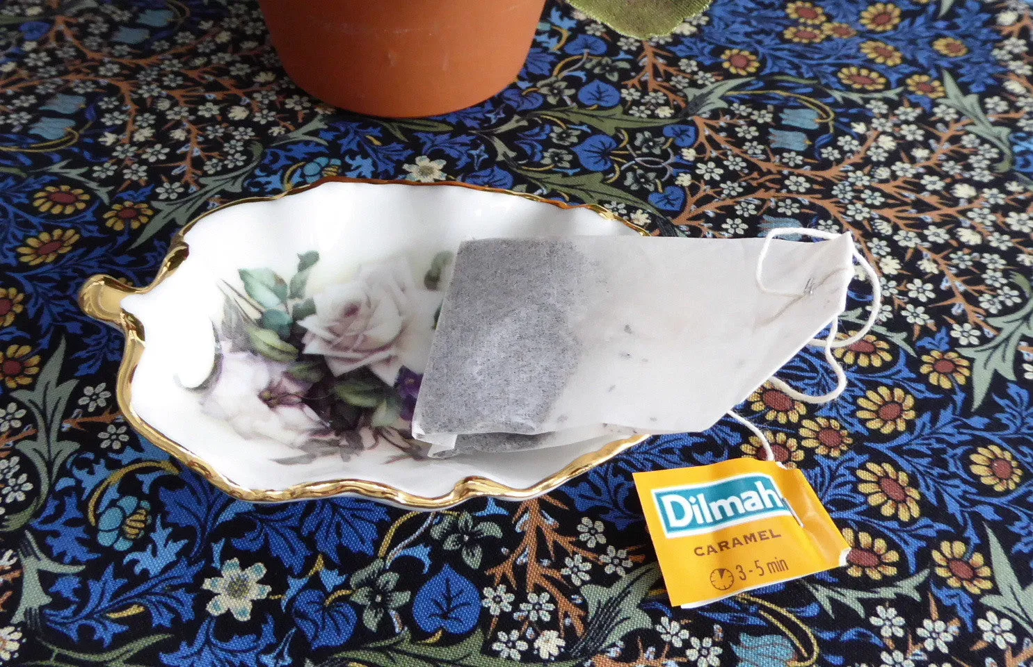 Royal Patrician Leaf Shape Tea Bag Caddy White Roses Violets England Bone China