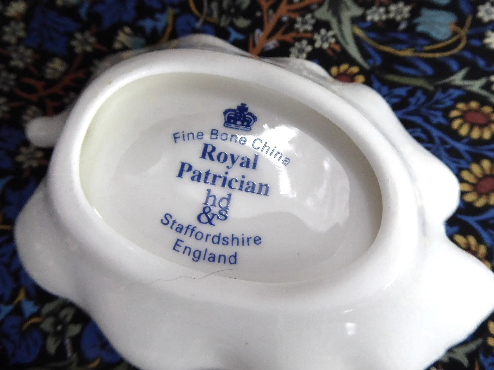 Royal Patrician Leaf Shape Tea Bag Caddy White Roses Violets England Bone China
